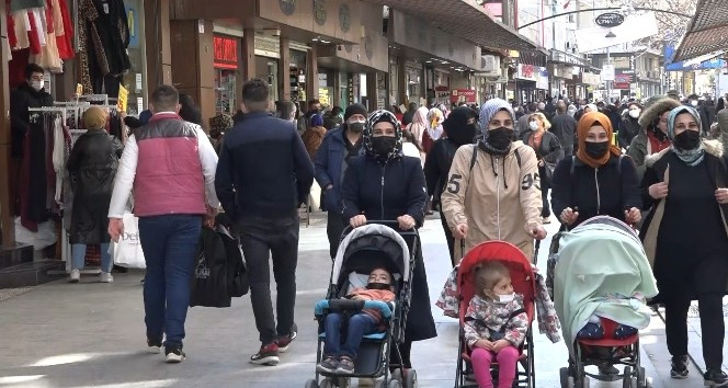 Tedbirleri hiçe sayan 231 kişiye para cezası