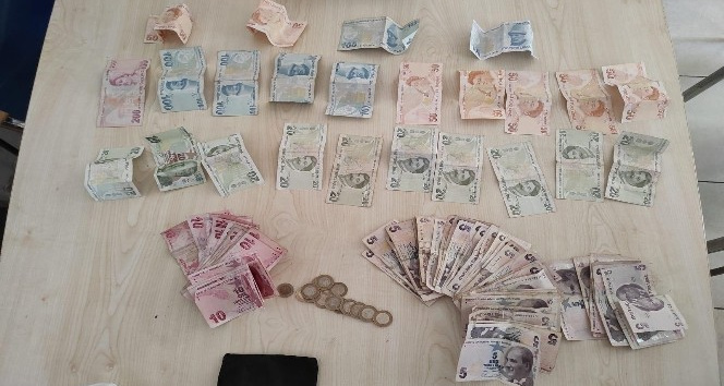 Dilencinin sakladığı paralar iç çamaşırından çıktı