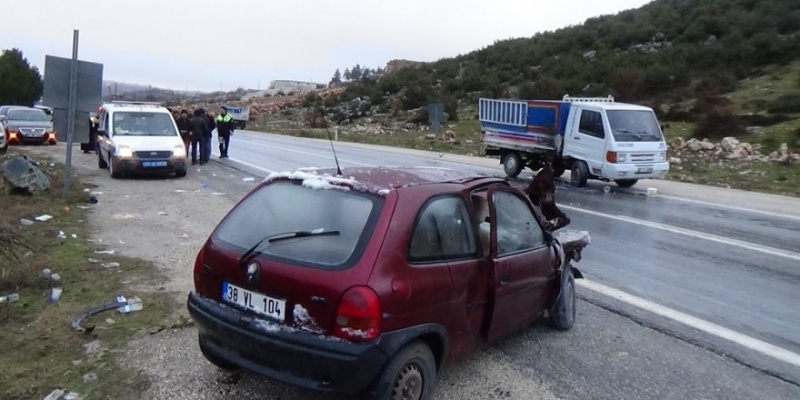 Yanan Otomobildeki Yaralılar Son Anda Kurtarıldı