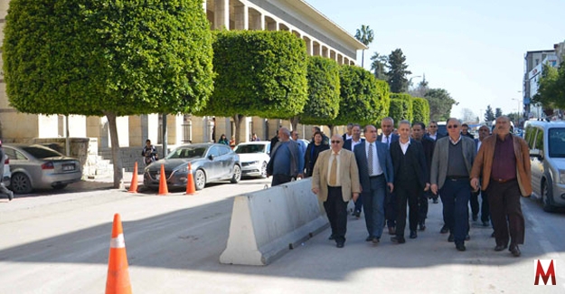Adalet Sarayı Önünde Trafik Üç Şeritten Akıyor!