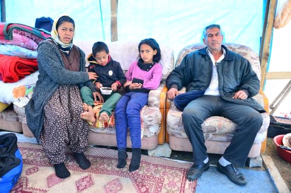 Biri Down Sendromlu 2 Torunla Çadırda Yaşam Mücadelesi