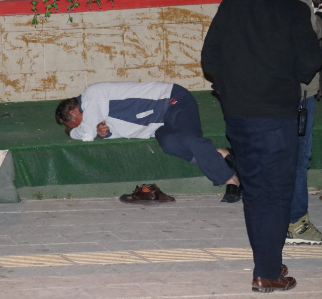 Dengesini Kaybedip 8'inci Kattan Düştü, Babası Ayakkabılarının Başında Gözyaşı Döktü.