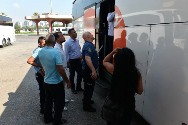 Muavin 200 Lira Bahşiş Veren Gurbetçi Kadını Soydu...