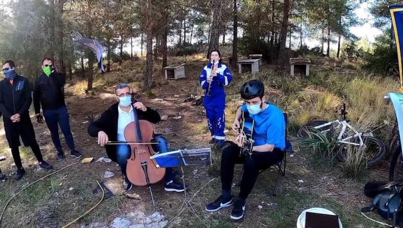 Çöp döküm sahasında sokak hayvanlarını besleyenler ödüllendirildi