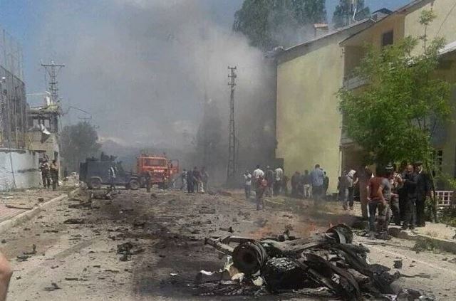 Tunceli'de Adliye Lojmanlarına Bombalı Araçla Saldırı: 9 Yaralı...