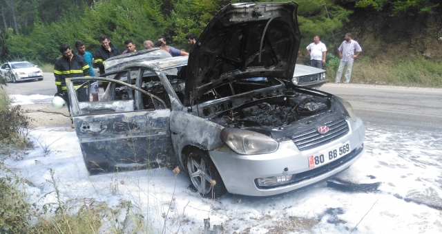 Osmaniye'de Seyir Halindeki Otomobil Yandı