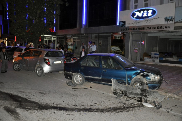 198 Promil Alkolle Direksiyona Geçti, Park Halindeki 6 Aracı Biçti!