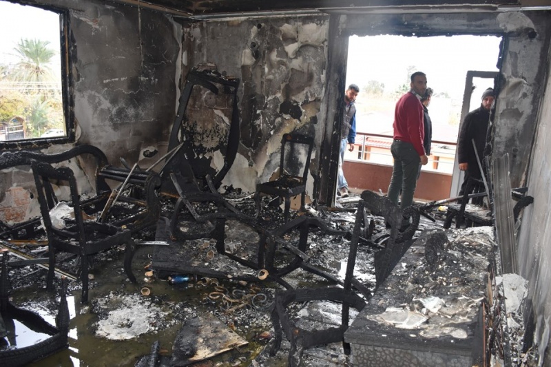 Yangında Mahsur Kalan Eşi ve Çocuklarını Kurtardı 