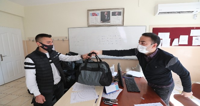 Şahinbey'den 40 bin 799 Mehmetçik'e çanta