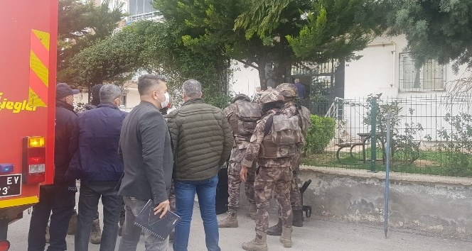 Ailesinden 3 kişiyi rehin aldı aileyi PÖH kurtardı