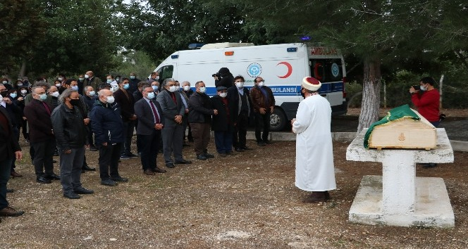 Koronadan ölen doktor, babası için ayrılan mezara defnedildi