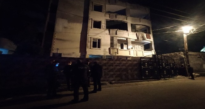 Başkasıyla evlendirilecekti: el ele intihar ettiler
