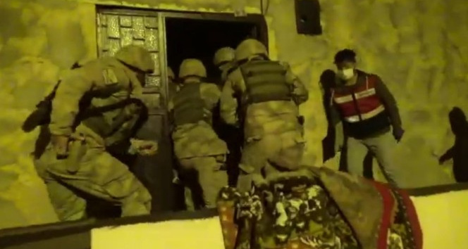 Mersin'de eylem hazırlığındaki 14 kişi yakalandı
