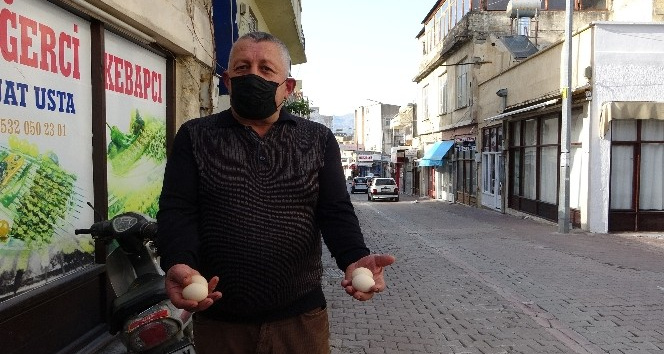 Kozan'da tarihi çarşıda 