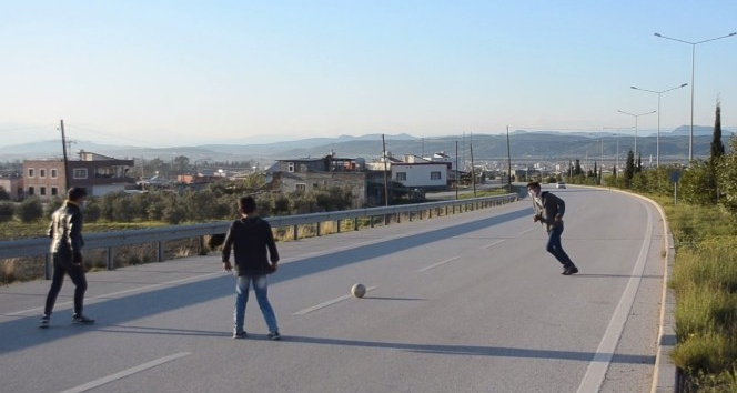 Çocukların ölümüne futbol aşkı