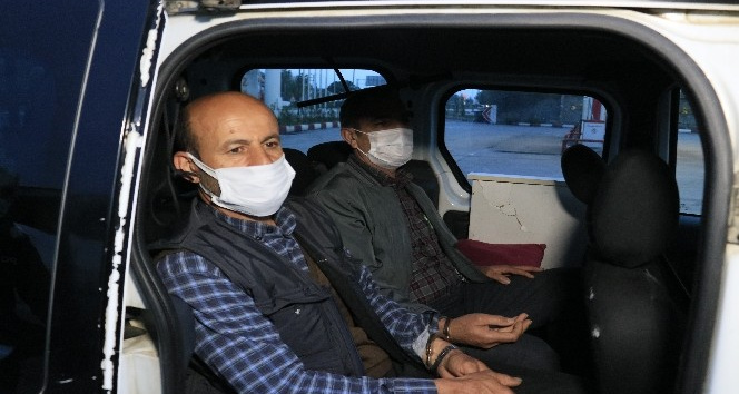 Adana'da durdurulan 2 araçtan 1 ton gümrük kaçağı tütün yakalandı