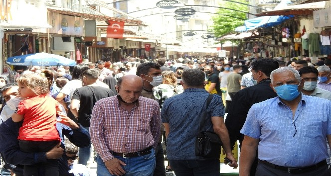 Gaziantep'te yasak öncesi korkutan görüntü