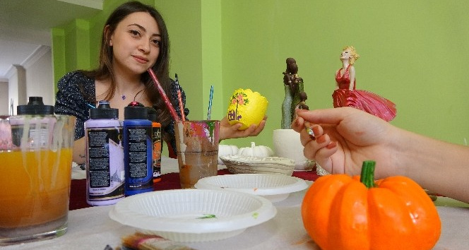 İnternetten sattığı alçı saksı ile hayatı değişti