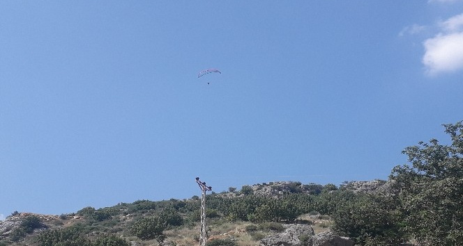 Yamaç paraşütleri gökyüzünü renklendirdi