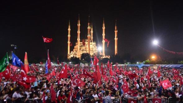 Adana'da, 15 Temmuz Şehitleri ve Demokrasi İçin Nöbet.