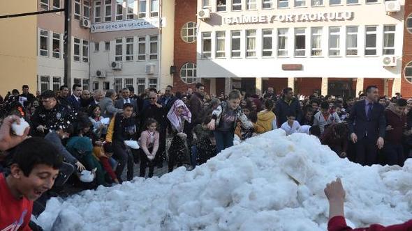 Osmaniye'de Öğrencilerin Karne Hediyesi 'Kar' Oldu 