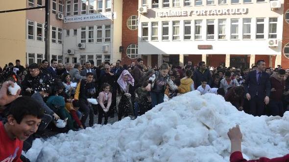 Osmaniye'de Öğrencilerin Karne Hediyesi 'Kar' Oldu