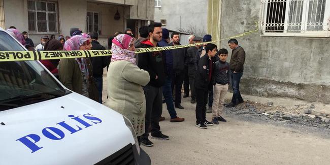 Adana Eşinin Bıçaklayan Koca, Olaya Şahit Olan Oğluna Sarılıp Helallik İstemiş 