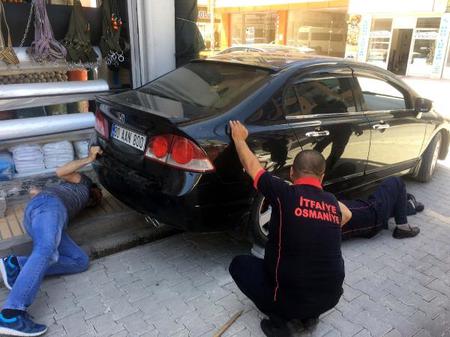 Osmaniye Otomobilin Motor  Kısmına Giren Kedi İçin Seferber Oldular