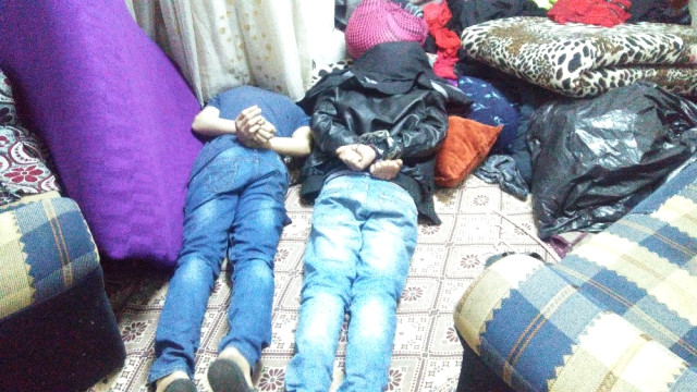 Kendilerini Polis Olarak Tanıtan Gaspçılar, Suriyeli Aileyi Soyup Soğana Çevirdi!