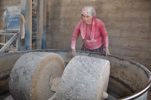 8 Köyün Değirmeni 4 Çocuk Annesi Kadına Emanet 
