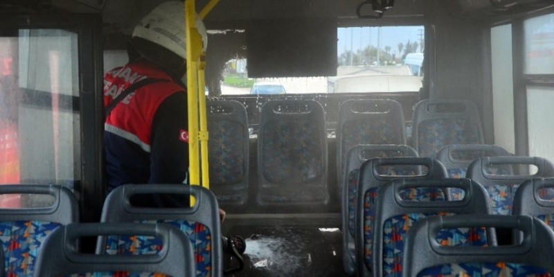 Arızalı Otobüs Tamire Götürülürken Yandı