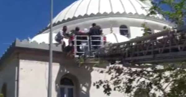 Cami Kubbesinden Düşen İşçi Yaralandı 