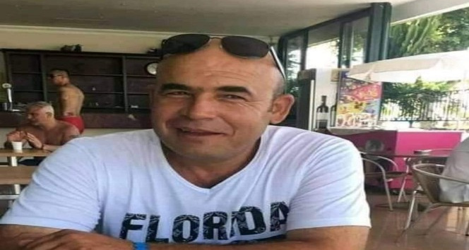 Devrilen traktörün altında kaldı