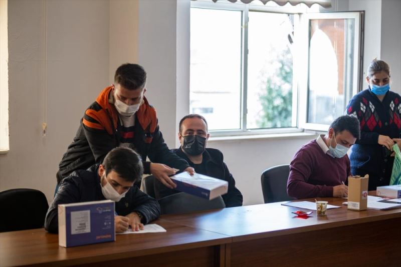 MEB'in gönderdiği tabletler öğrencilere dağıtıldı