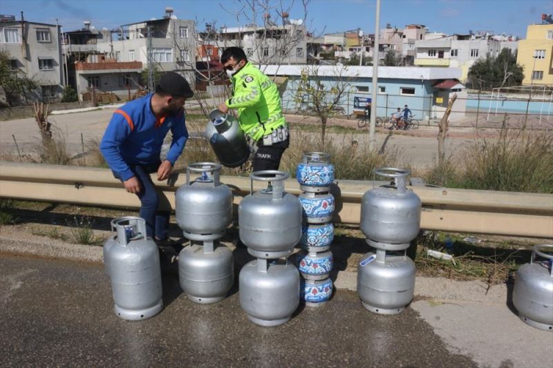 Seyir halindeki tüp kamyonu yandı