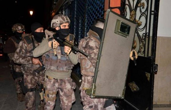 Adana'da Furkan Vakfı'na Operasyon: 20 Gözaltı.