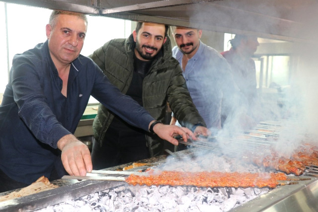 At ve Eşek Etlerini Adana Dışındakiler Yiyormuş....