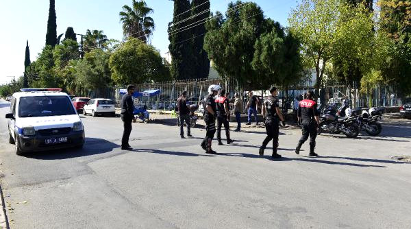 Adana'da Okul Önünde Saldırı İhbarı, Polisi Alarma Geçirdi!