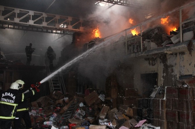 Adana'da Plastik Eşya Deposunda Büyük Yangın