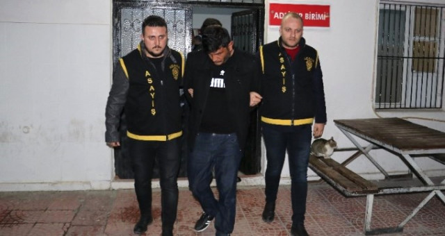 Adana'da Şehit Annesine Hakaret Eden Şoföre, İstiklal Marşı Önünde İmza Şartı 