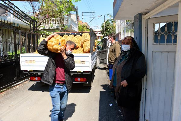 Adana'da ücretsiz patates dağıtımına başlandı