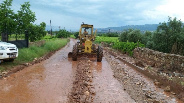 Alaşehir Belediyesinden Yağmur Mesaisi