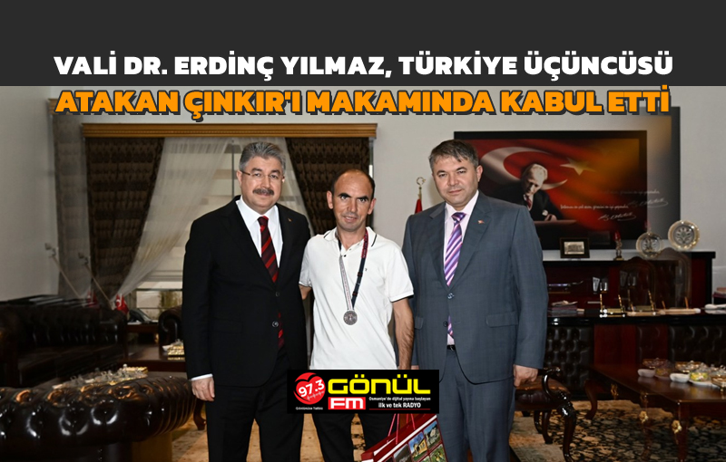 Vali Yılmaz, Türkiye Yüzme Şampiyonasında 50 M serbest stilde Türkiye Üçüncüsü olan sporcumuz Atakan Çınkır'ı makamında kabul etti