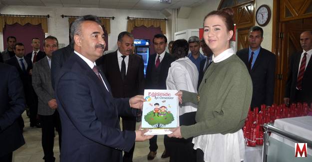 Başarılı öğretmenler ödüllendirildi
