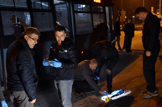 Belediye Otobüsüne Molotofkokteyli ile Saldırı Düzenlendi! 3 Yolcu Yaralandı.