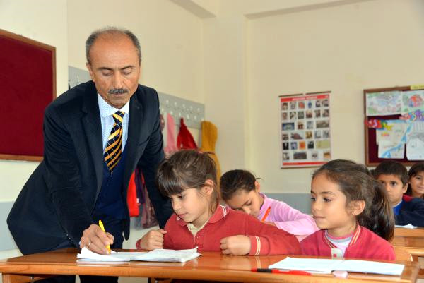 Bir Böbreğini Kızına Verdi, Tek Böbrekle Kendini Öğrencilerine Adadı!