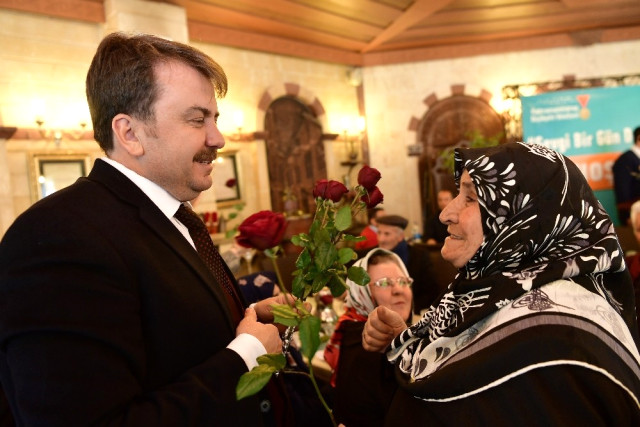 Büyükşehir Yarım Asırlık Evli Çiftleri Ağırladı.