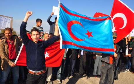 Çadır kentteki Türkmenler, Rus saldırılarını protesto etti