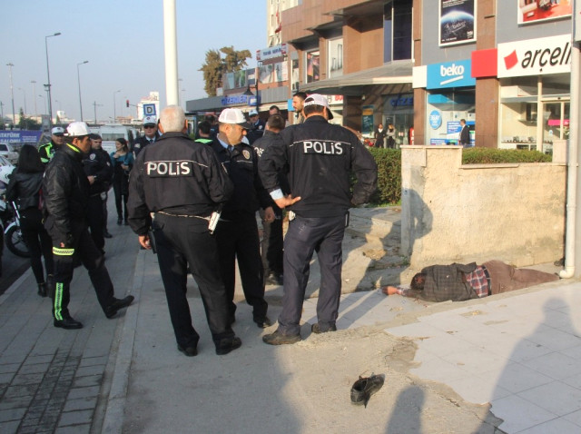 Dolmuş Şoförü ile Babası Trafik Polisine Saldırdı 