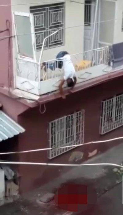 Eşini ve Kendini Vurduktan Sonra Balkon Korkuluğunda Asılı Kaldı